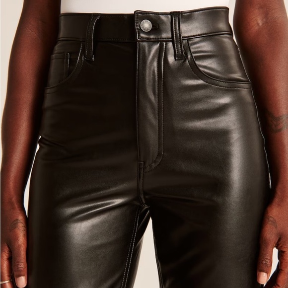Abercrombie SHORT 90’s Straight Ultra High Rise Vegan Leather Black Pants 12 - Picture 5 of 9